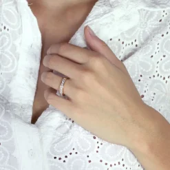 Bague Femme Alliance serti rail OR 750/1000 jaune et diamants