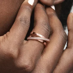 Bague Femme Pandora Signature Anneau Triple Pavé Croisé 189057C01