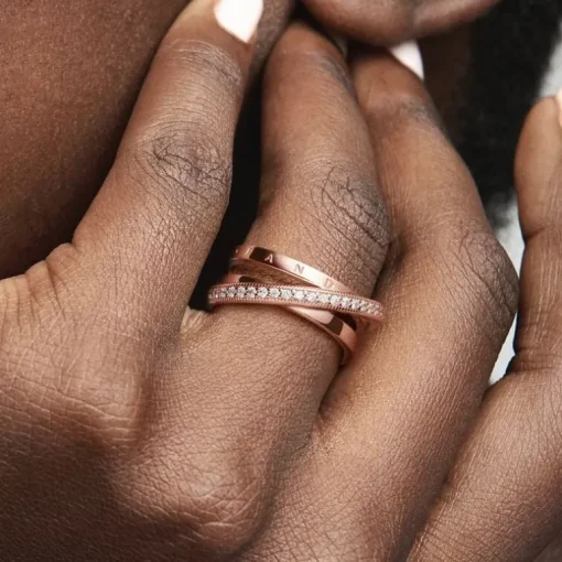 Bague Femme Pandora Signature Anneau Triple Pavé Croisé 189057C01