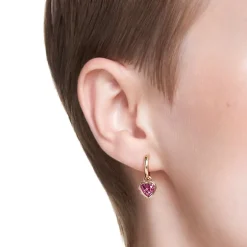 Boucles d'Oreilles Femme Pendantes Coeurs Swarovski Chroma Métal Doré et Cristaux Rouges 5684760